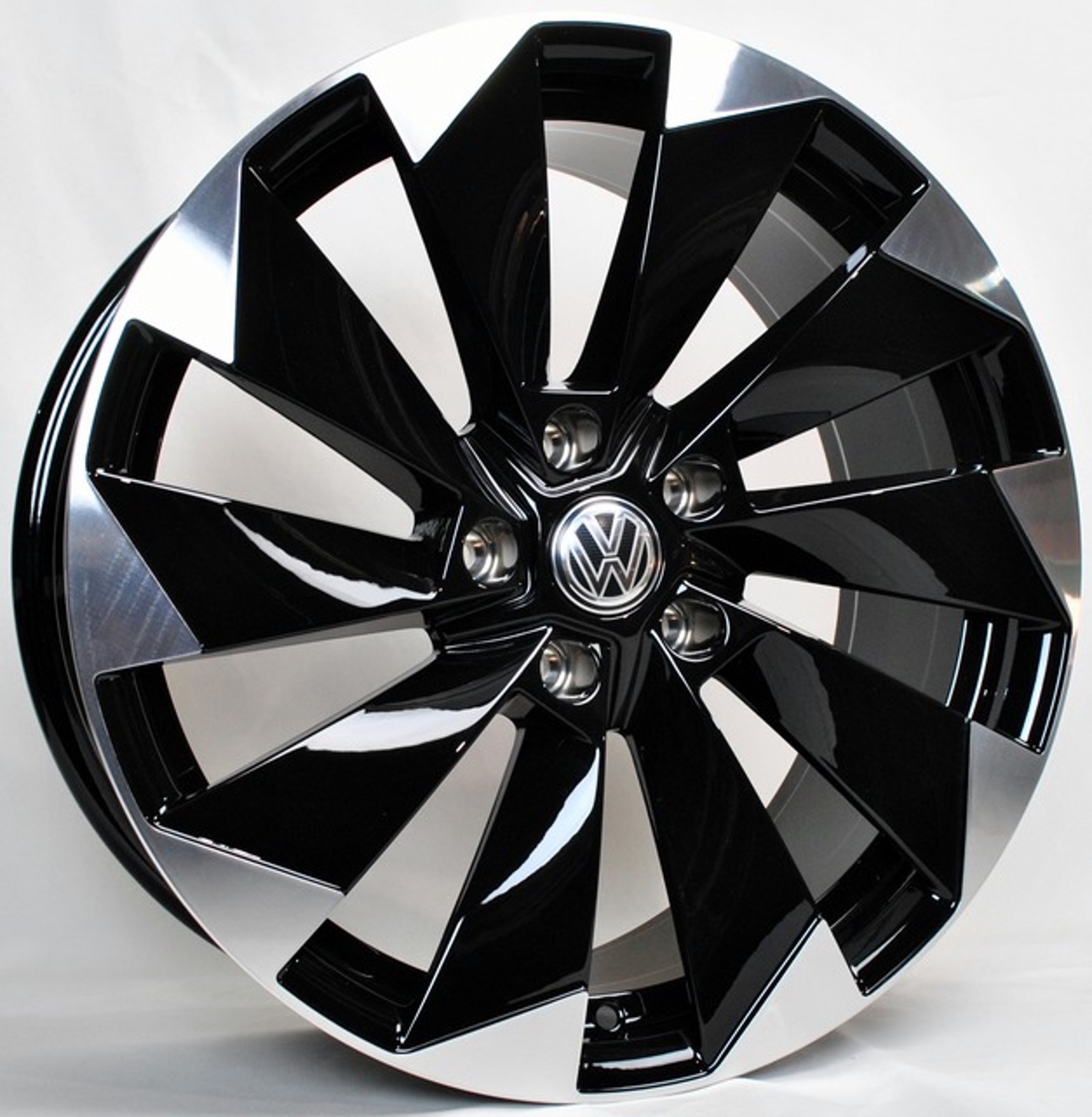 TS-1153 R18 8.0J ET35.0 5x112 d57